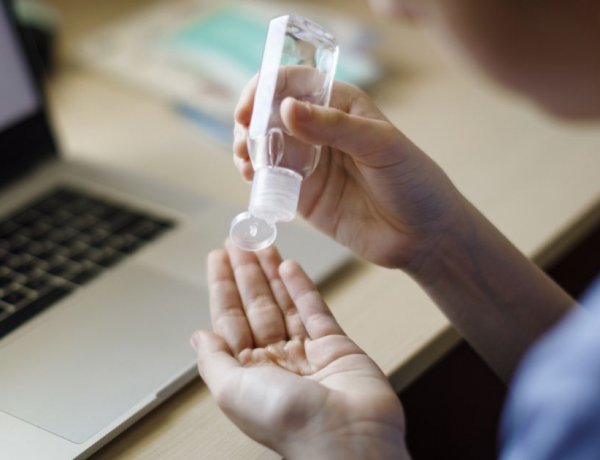 Álhírek, rémhírek és megtévesztő hirdetések is terjednek a járvány idején