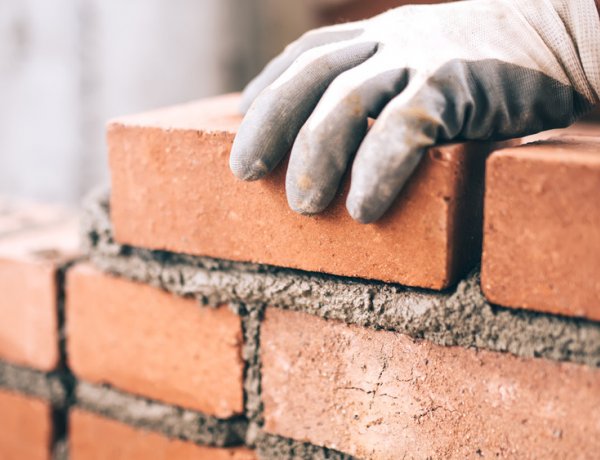 Az építőipar mellett az ingatlanpiacon is érezhető visszaesés