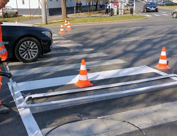 Útburkolati jeleket festettek - A Hunyadi utcán volt forgalomkorlátozás