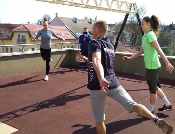 Edzés a teraszon - A Fatum Nyíregyháza röplabdásai a szabadban tréningeztek
