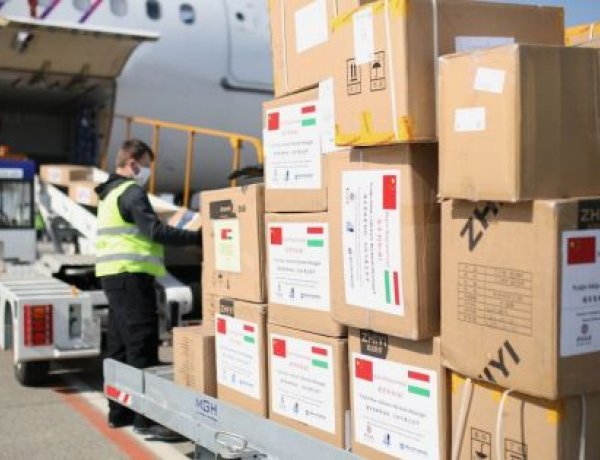 Maszkok és védőruhák – Újabb védőeszközök érkeztek Magyarországra