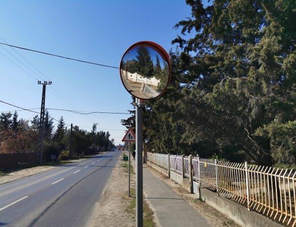 Forgalmi tükrök a Kemecsei úton - Jobban láthatók a kerékpárosok