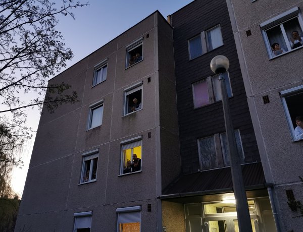 Taps és zene a hála jegyében - Nyíregyházán is köszönik az egészségügyi dolgozók munkáját