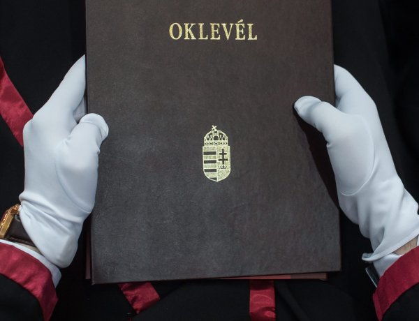 NYE: előzetes tájékoztatás a nyelvvizsga hiánya miatt ki nem adott diplomákról
