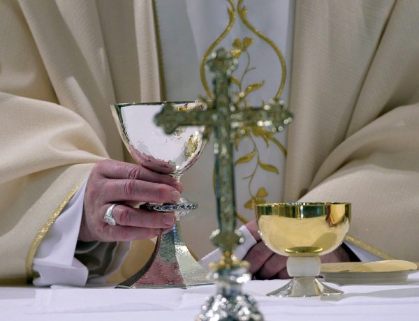 Országszerte online közvetítésekkel készülnek az egyházak a húsvétra