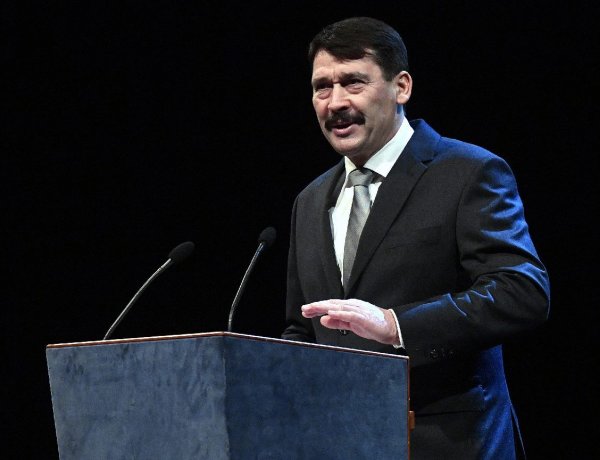 Áder János: Életet mentünk, ha húsvétkor is betartjuk a korlátozásokat, türelmesek vagyunk