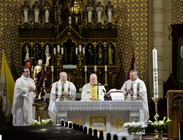 Húsvétvasárnap a Magyarok Nagyasszonya-társszékesegyházban  