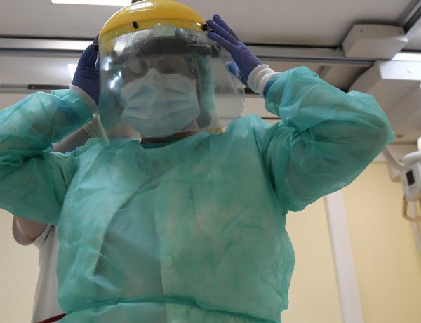 Az egészségügyi dolgozók minden nap harcba indulnak az ismeretlen ellenség ellen