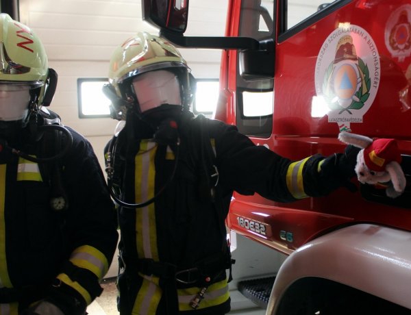 Húsvéti bevetés – Tűzoltónyulakat és húsvéti kosarakat kerestek a nyíregyházi tűzoltók 