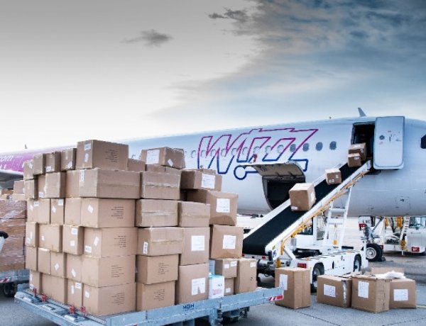 Újabb egészségügyi védőeszközök érkeztek Magyarországra: maszkok, kesztyűk és köpenyek