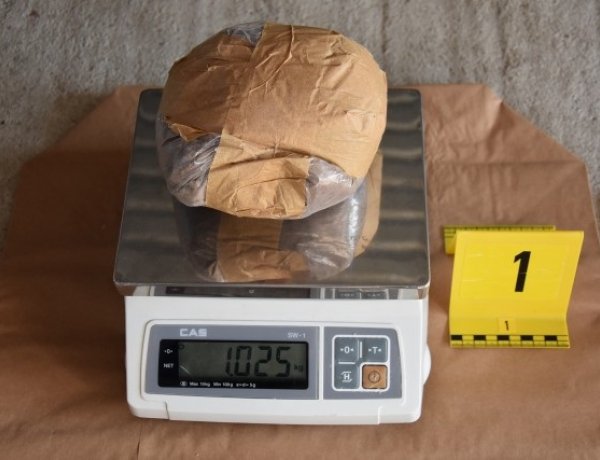 10 kg morfium az autóban – A legkeményebb és legveszélyesebb drogok egyike