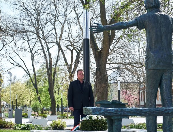 Városi főhajtás Váci Mihály előtt – 50 éve hunyt el a nyíregyházi költő-író