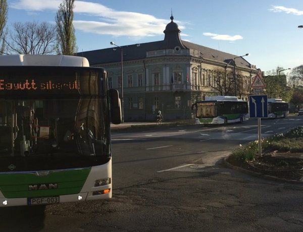 Nyíregyházán közlekedő autóbuszok fogtak össze – Köszönjük a frontvonalban dolgozóknak!