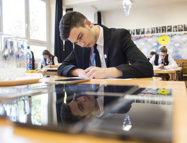 Az idei érettségi vizsgákra május 4-től szinte kizárólag írásbeli formában kerül sor