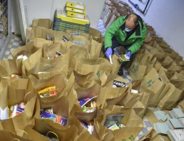 Példaértékű Magyarországon az összefogás a bajban: adományok és önkéntesség