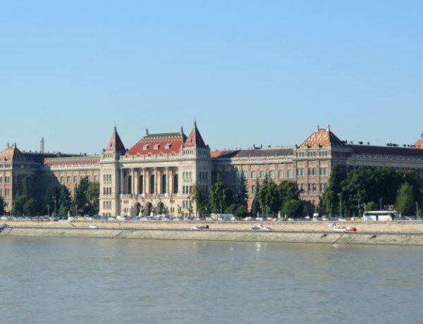 Maszkok bevizsgálására alkalmas labort alakított ki a BME   