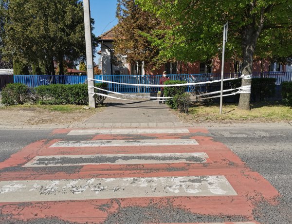 Építési területre lépni tilos - A gyalogátkelőhelyen sem lehet átkelni Örökösföldön