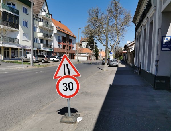 Forgalomkorlátozás a Kossuth utcán - Egy közműfedelet állítanak helyre