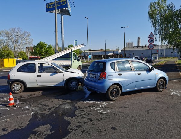 Baleset a Törzs utcán - Személyi sérülés szerencsére nem történt