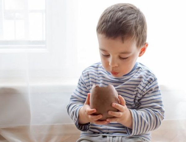 Ezer gyermek számára juttat el Milka adományt a Magyar Vöröskereszt megyei szervezete