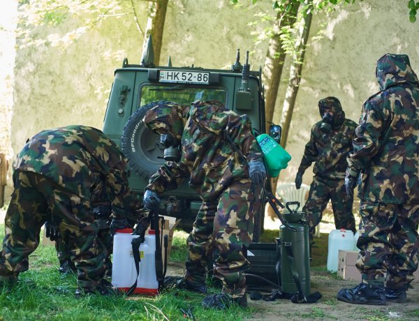 Katonák fertőtlenítik a nyíregyházi szociális intézményeket!