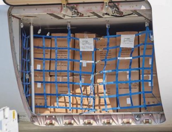 Újabb egészségügyi szállítmány érkezett Kínából - Közölte Szijjártó Péter