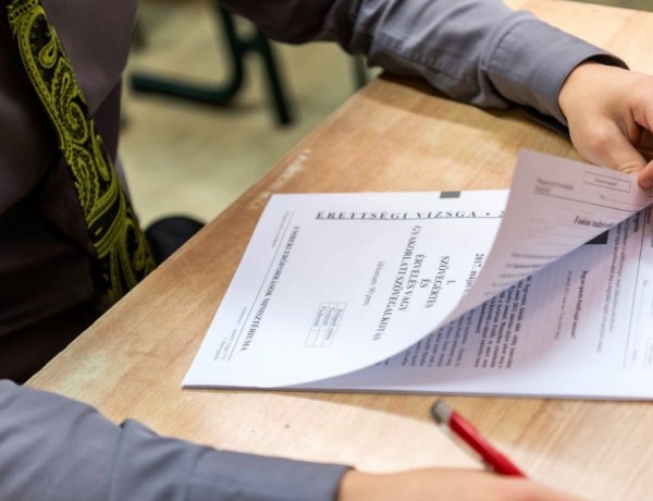 Szigorú biztonsági intézkedésekkel elkezdődhetnek az érettségi vizsgák