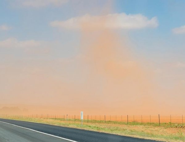 Szélvihar és porvihar is lehet szombaton - 80-100 km/órás széllökésekre is kell számítani
