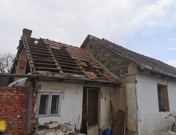 Nyírbogdányban jelentős károkat okozott a szél - Lakóépületek tetejét is megrongálta