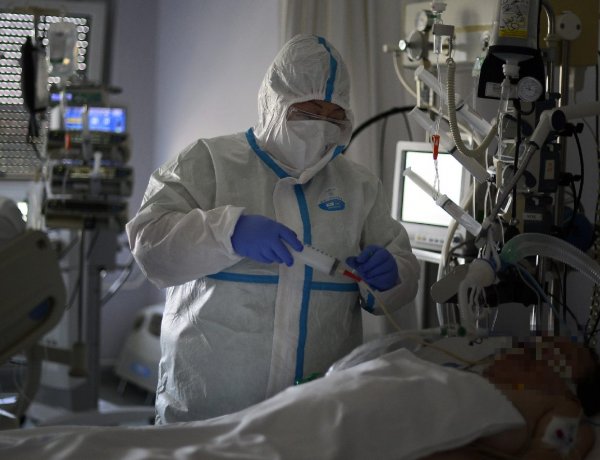 Több hét lélegeztetés után tudtak levenni a gépről két koronavírusos beteget