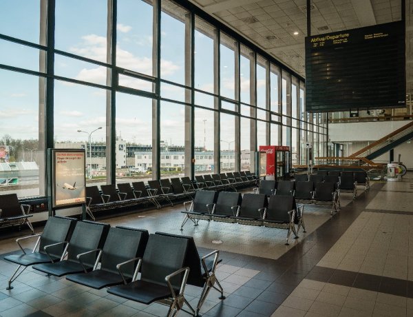 Nem száll el az utasok pénze, visszajár a repülőjegy ára     