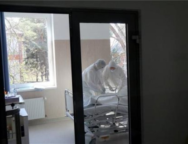 Emelkedik a fertőzöttek száma, de sikerül laposan tartani a járványgörbét