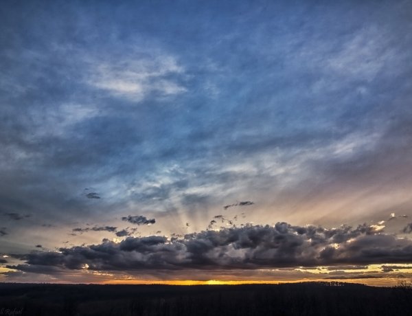 Változékonyabb idő várható a hét elején: záporok, zivatarok is előfordulhatnak