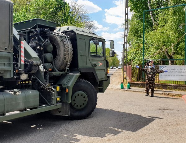 Már az egyházi fenntartású intézményeket is fertőtlenítik a katonák Nyíregyházán