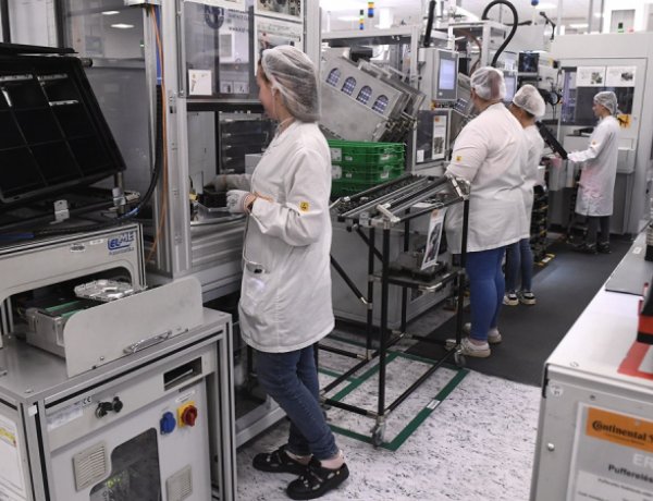 Több ezer cég foglalkoztatja bejelentés nélkül, feketén a munkavállalóit