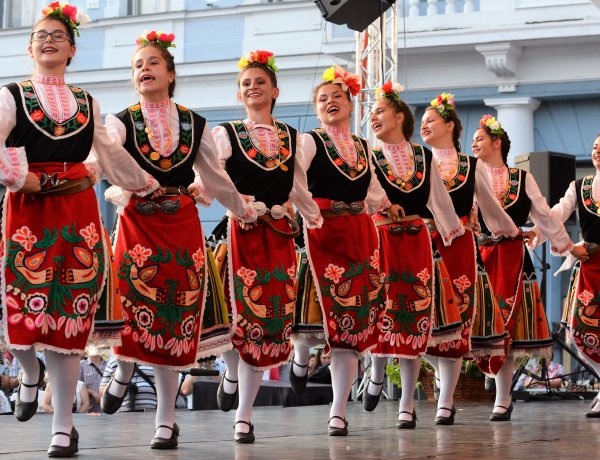 Táncolt egész Nyíregyháza! Ma együtteseink munkássága előtt is tisztelgünk