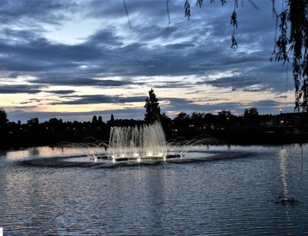 Gyönyörű naplemente előzte meg a szerda estét a Bujtosi-tó felett