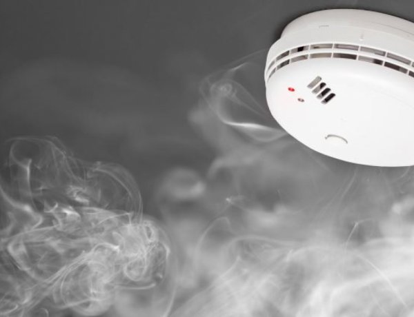 Szén-monoxid érzékelők mentettek életét Nyíregyházán, a Vasvári Pál utca két lakásában