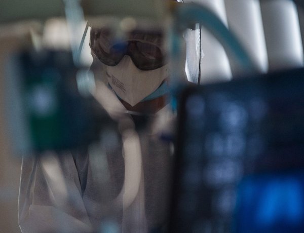 Orvosok és ápolók eddig 23 ezren jelentkeztek önkéntes munkára és speciális képzésekre