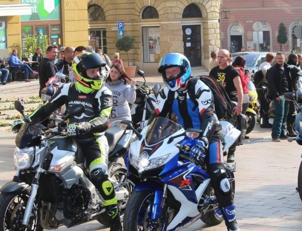 A mostani hosszú hétvégén is tízezernél több motoros várható a hazai utakon