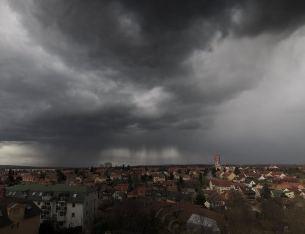 Zivatarokra, viharos szélre és intenzív csapadékra figyelmeztetnek