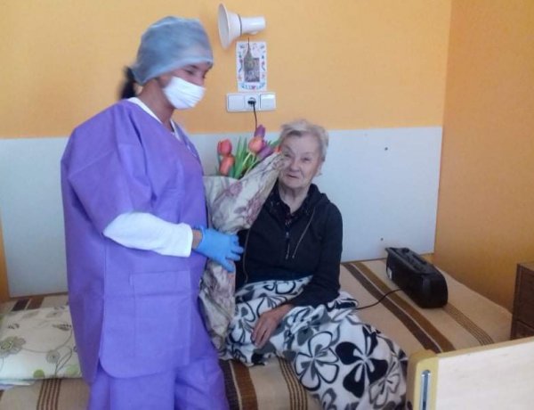 A látogatási tilalom ellenére sem maradt el az édesanyák köszöntése