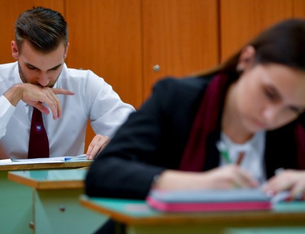 Rendkívüli biztonsági intézkedések közepette kezdődik az érettségi időszak
