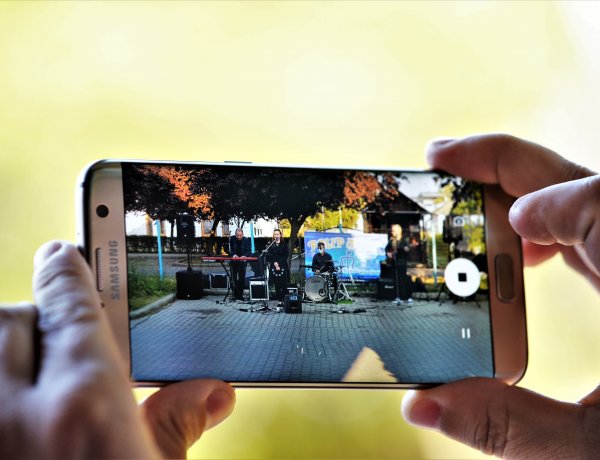 Házhoz ment a koncert az életmentőkhöz Nyíregyházán! A Polip zenekar zenélt nekik