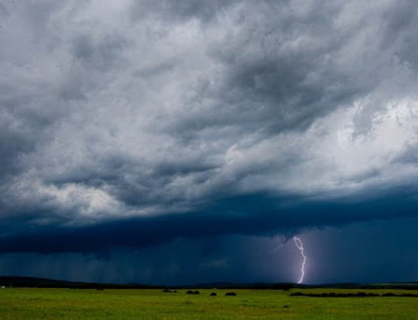 Figyelmeztetést adtak ki zivatarok miatt az ország keleti részére