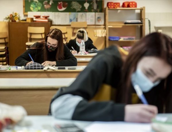 A matematika érettségi megoldásait is ismerteti a közmédia  