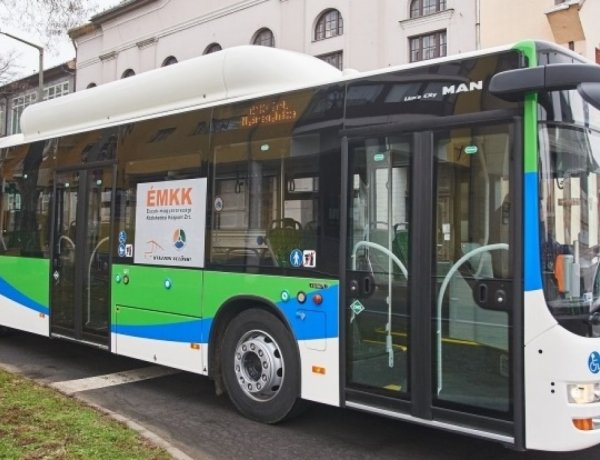Folyamatos a buszmenetrend korrekciója: sűrűbb lesz hétvégétől a nyolcas, újraindul az 1/A