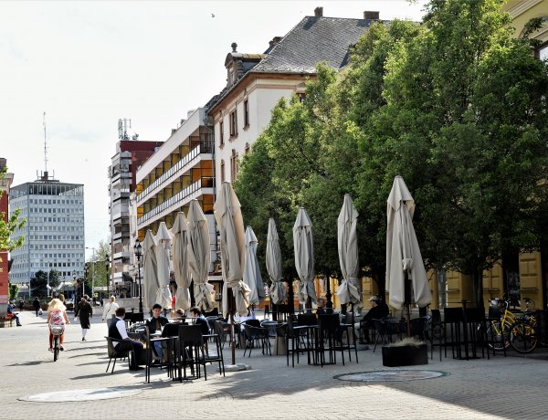 Kinyitottak a vendéglátóhelyek teraszai, persze csakis szigorú szabályok betartása mellett