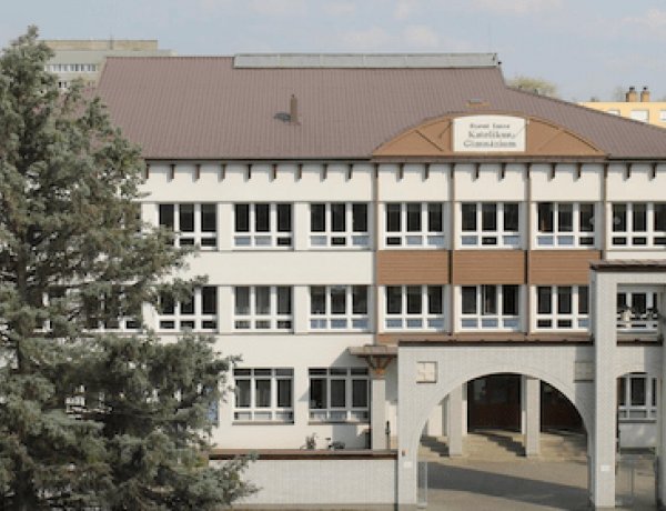 Gimnáziumi tanár állások – Tanárok jelentkezését várják a Szent Imrében