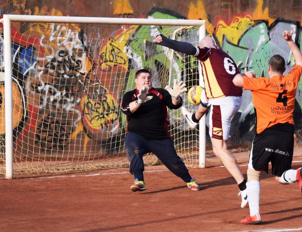 Mégsem indul el a kispályás idény - A csapatvezetők egy része augusztusban játszana